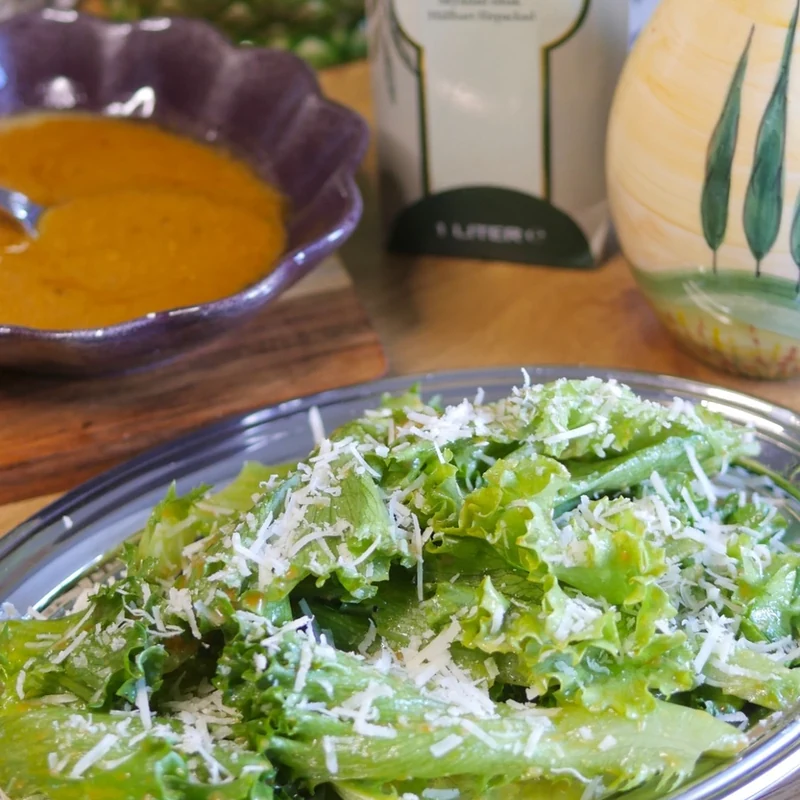 KRÄMIG OLIVOLJEDRESSING MED VIT MISO