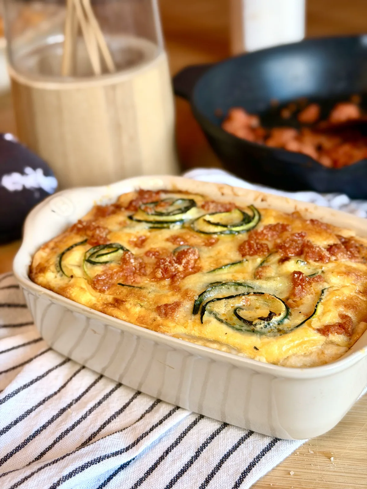 ZUCCHINI-TARTE MIT MILD PIRI PIRI SALSICCIA
